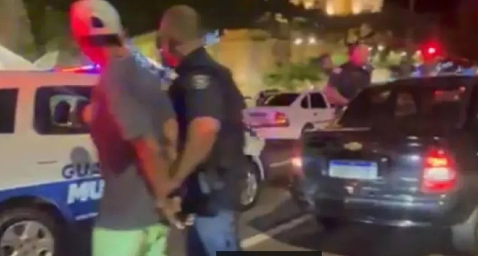 Trio é flagrado com Corsa furtado no centro de Apucarana e vai parar na delegacia