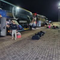 PRF realiza operação de fiscalização em ônibus de linha na BR-277, em Cascavel Imagem referente a PRF realiza operação de fiscalização em ônibus de linha na BR-277, em Cascavel