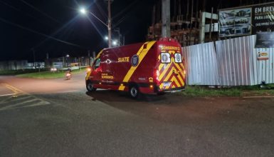 Jovem sofre lesões graves em forte colisão entre moto e Uno no Floresta Imagem referente a Jovem sofre lesões graves em forte colisão entre moto e Uno no Floresta