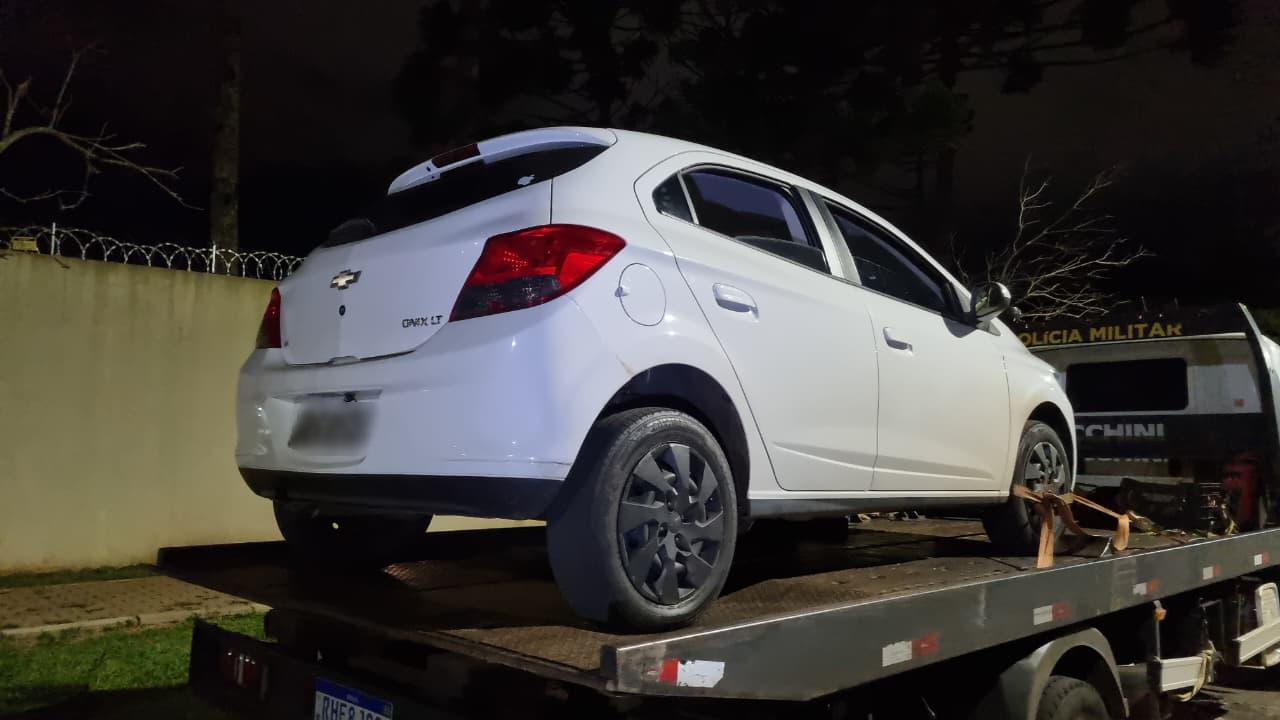 Chevrolet Onix roubado após ameaça ligada a suposta dívida é recuperado no Cascavel Velho