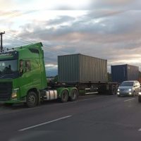 Homem morre atropelado por carreta na Rodovia do Xisto; moradores relatam acidentes frequentes no trecho Imagem referente a Homem morre atropelado por carreta na Rodovia do Xisto; moradores relatam acidentes frequentes no trecho