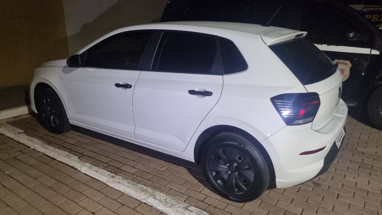 PRF em abordagem identifica carro com queixa de furto; Condutor diz não saber de nada