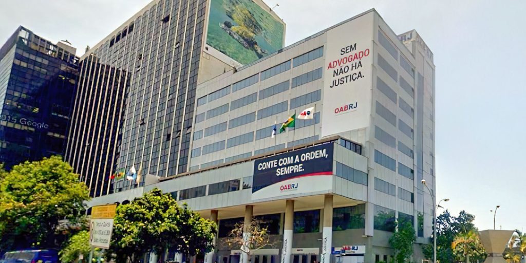 Alerj aprova dispensa de terno e gravata no verão em audiência pública Alerj aprova dispensa de terno e gravata no verão em audiência pública