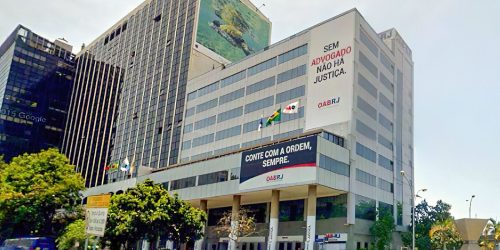 Alerj aprova dispensa de terno e gravata no verão em audiência pública Imagem referente a Alerj aprova dispensa de terno e gravata no verão em audiência pública