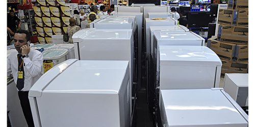 Vendas no comércio voltam a ganhar fôlego e crescem 0,5% em outubro Vendas no comércio voltam a ganhar fôlego e crescem 0,5% em outubro