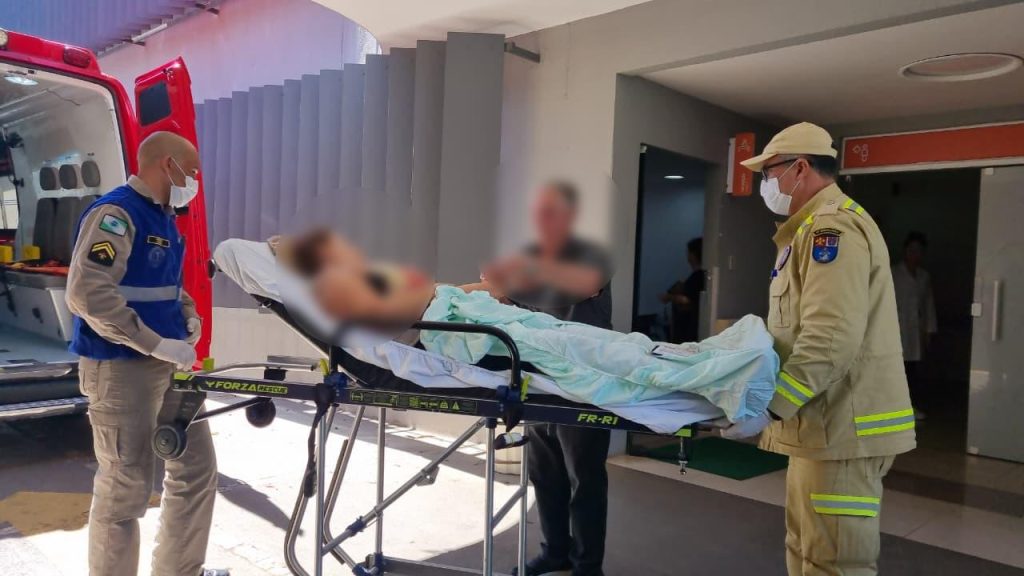 Mulher é socorrida pelo Siate em academia no Coqueiral Mulher é socorrida pelo Siate em academia no Coqueiral