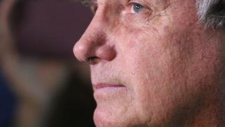 Após pedido de cirurgia, Moraes manda PF fazer perícia em Bolsonaro Após pedido de cirurgia, Moraes manda PF fazer perícia em Bolsonaro