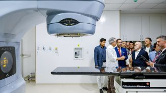 Lula inaugura serviços de radioterapia em cinco cidades do país Lula inaugura serviços de radioterapia em cinco cidades do país