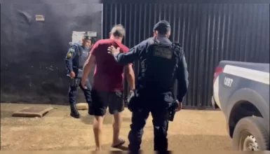 Homem de 62 anos é preso em motel com menina de 14 anos Imagem referente a Homem de 62 anos é preso em motel com menina de 14 anos