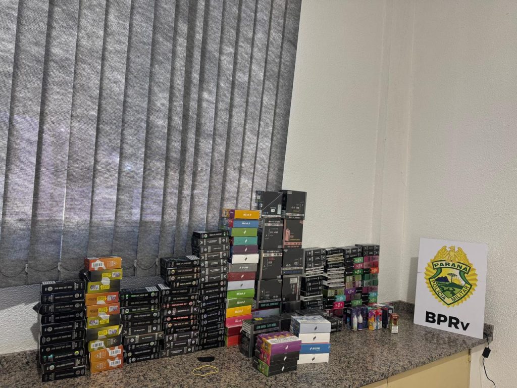 Polícia Militar apreende cigarros eletrônicos contrabandeados em Toledo Polícia Militar apreende cigarros eletrônicos contrabandeados em Toledo