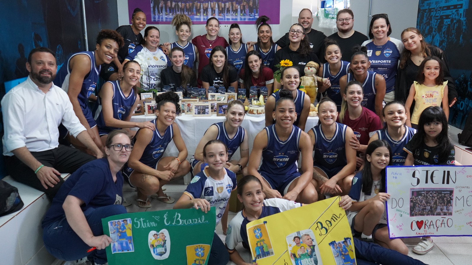Prefeitura de Cascavel homenageia equipe do Stein por conquista histórica no Mundial de Futsal Feminino