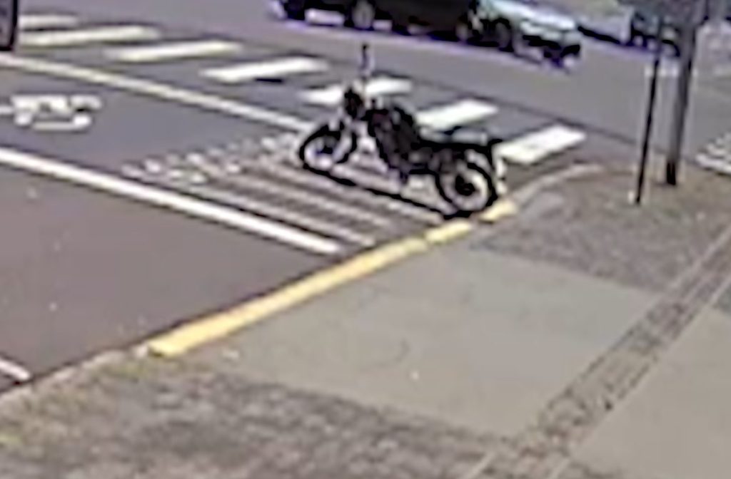 Vídeo mostra colisão entre Nissan Sentra e Virtus no Centro de Cascavel Vídeo mostra colisão entre Nissan Sentra e Virtus no Centro de Cascavel