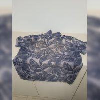Idosa leva facada no pescoço e suspeito é preso com a camiseta do crime Imagem referente a Idosa leva facada no pescoço e suspeito é preso com a camiseta do crime
