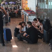 Passageiros de Congonhas relatam cansaço e falta de suporte de aéreas Imagem referente a Passageiros de Congonhas relatam cansaço e falta de suporte de aéreas