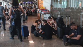 Passageiros de Congonhas relatam cansaço e falta de suporte de aéreas