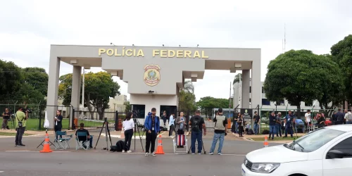 Defesa de Bolsonaro pede autorização para realizar exame na prisão Imagem referente a Defesa de Bolsonaro pede autorização para realizar exame na prisão