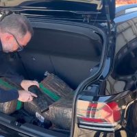 Homem carrega carro com maconha em Cascavel e acaba preso em Nova Esperança Imagem referente a Homem carrega carro com maconha em Cascavel e acaba preso em Nova Esperança