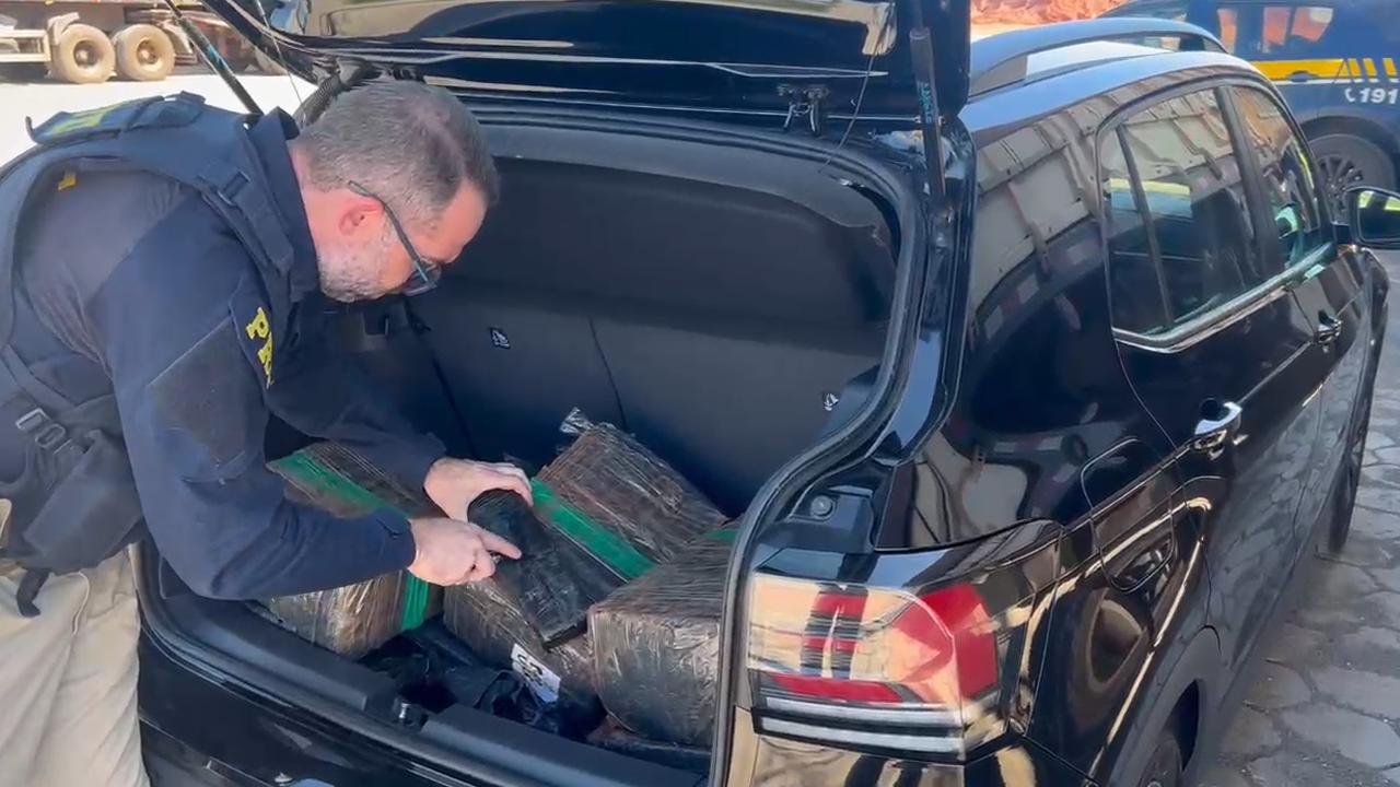 Homem carrega carro com maconha em Cascavel e acaba preso em Nova Esperança