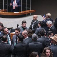 PL da Dosimetria beneficia criminosos comuns, dizem especialistas Imagem referente a PL da Dosimetria beneficia criminosos comuns, dizem especialistas