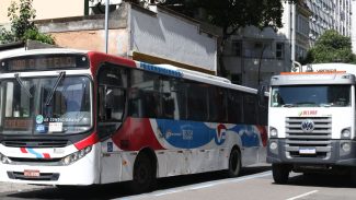 Setor de serviços cresce 0,3% em outubro, nono mês seguido de alta Setor de serviços cresce 0,3% em outubro, nono mês seguido de alta