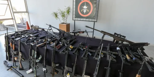 Polícia do Rio prende 12 pessoas em operação contra Comando Vermelho Polícia do Rio prende 12 pessoas em operação contra Comando Vermelho