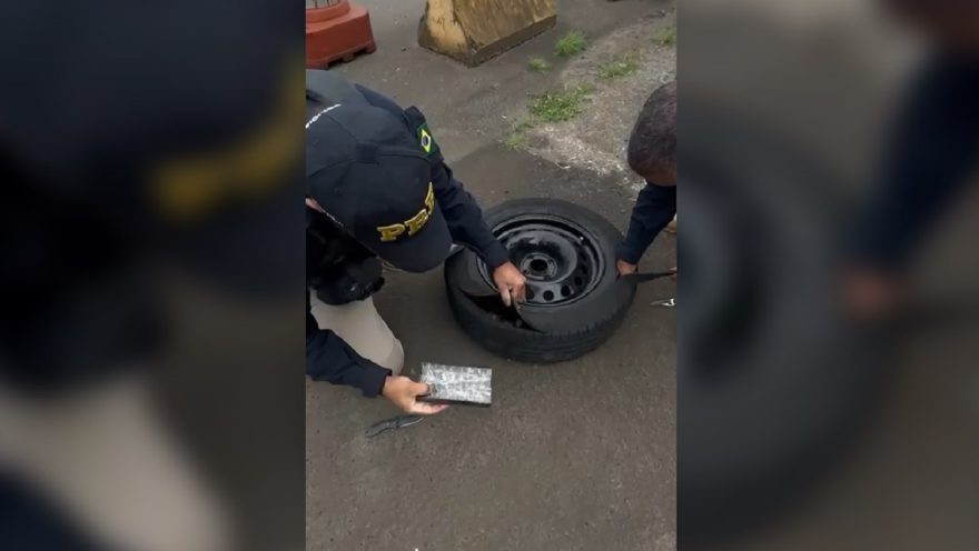 PRF apreende Renegade com estepe recheado de iPhones 17 Pro Max