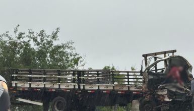 Motorista fica preso às ferragens em acidente na rodovia BR-369 Imagem referente a Motorista fica preso às ferragens em acidente na rodovia BR-369