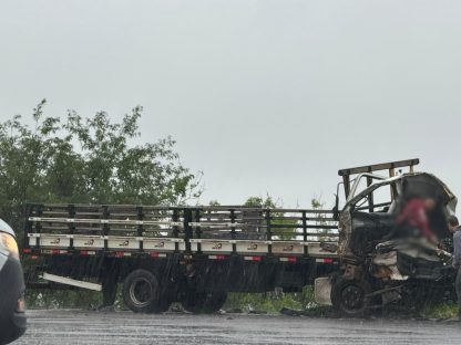 Imagem referente a Motorista fica preso às ferragens em acidente na rodovia BR-369