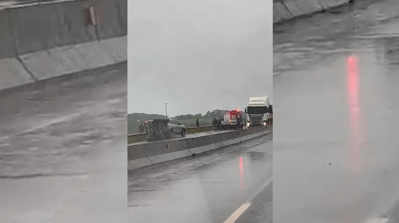 Viatura capota ao seguir em comboio pela BR-369 em Corbélia Viatura capota ao seguir em comboio pela BR-369 em Corbélia