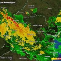 Chuva intensa atinge o Paraná e cidades do Oeste já superam 100 mm Imagem referente a Chuva intensa atinge o Paraná e cidades do Oeste já superam 100 mm
