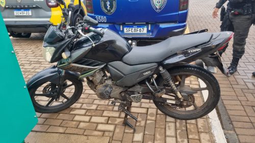 Garoto de 18 anos é preso com moto furtada no Centro de Cascavel Garoto de 18 anos é preso com moto furtada no Centro de Cascavel