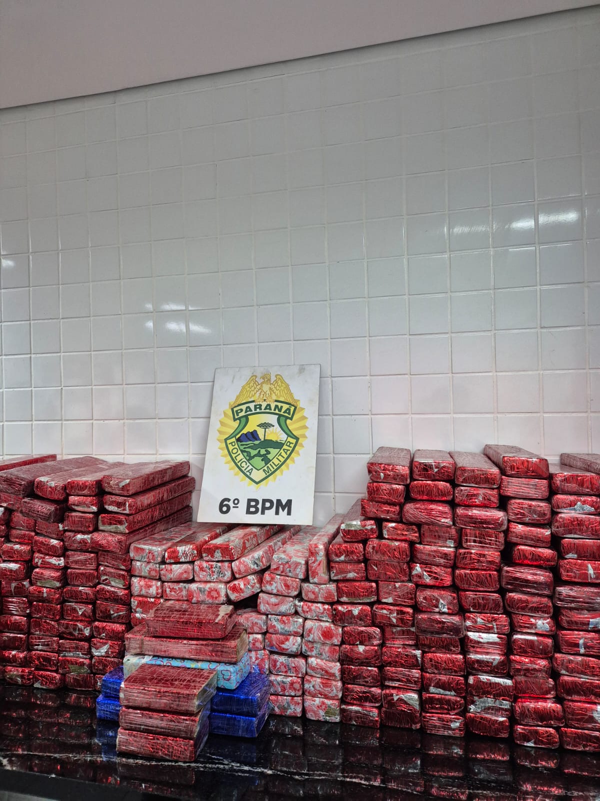 Homem é preso com Onix carregado com 250 kg de maconha e 30 ampolas de Mounjaro em Cascavel Homem é preso com Onix carregado com 250 kg de maconha e 30 ampolas de Mounjaro em Cascavel