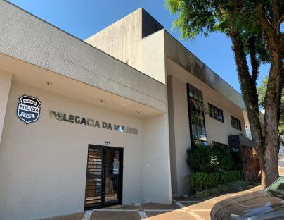 Delegacia da Mulher cumpre mandado e prende homem de 27 anos por violência doméstica em Cascavel Delegacia da Mulher cumpre mandado e prende homem de 27 anos por violência doméstica em Cascavel