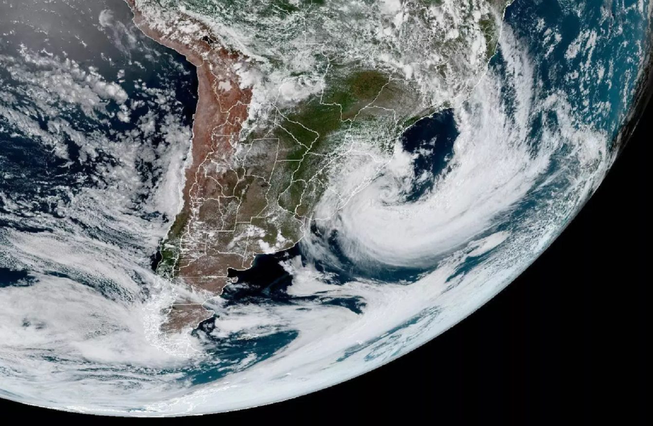 Imagem de satélite da NASA mostra tamanho do ciclone que atingiu Brasil