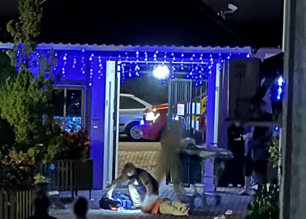 Homem fica em estado grave ao cair de apartamento no Bairro Country Homem fica em estado grave ao cair de apartamento no Bairro Country