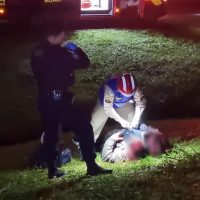 Ciclista fica gravemente ferido após colisão com carro na marginal da BR-467 em Cascavel Imagem referente a Ciclista fica gravemente ferido após colisão com carro na marginal da BR-467 em Cascavel