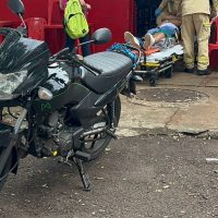 Siate atende vítima de queda de moto no Centro de Cascavel Imagem referente a Siate atende vítima de queda de moto no Centro de Cascavel