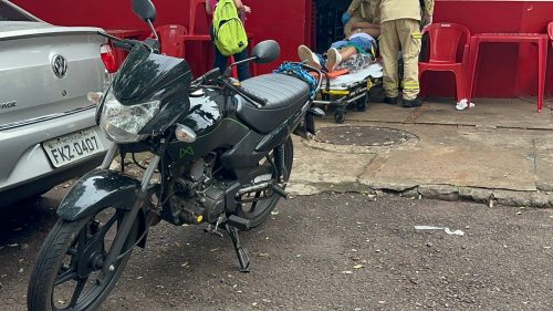 Siate atende vítima de queda de moto no Centro de Cascavel Imagem referente a Siate atende vítima de queda de moto no Centro de Cascavel