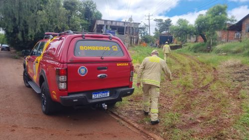 Jovem de 21 anos é encontrada morta no bairro Santa Felicidade Imagem referente a Jovem de 21 anos é encontrada morta no bairro Santa Felicidade