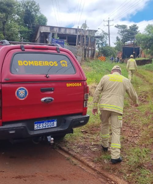 Jovem de 21 anos é encontrada morta no bairro Santa Felicidade Imagem referente a Jovem de 21 anos é encontrada morta no bairro Santa Felicidade