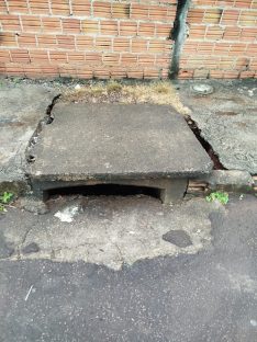 “Uma senhora se machucou aqui”, diz morador do Julieta Bueno sobre calçada detonada Imagem referente a “Uma senhora se machucou aqui”, diz morador do Julieta Bueno sobre calçada detonada