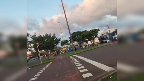 Vídeo flagra momento do disparo na Avenida Tancredo Neves Vídeo flagra momento do disparo na Avenida Tancredo Neves