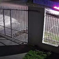 Câmera flagra perseguição que resultou em capotamento no bairro Parque São Paulo Imagem referente a Câmera flagra perseguição que resultou em capotamento no bairro Parque São Paulo