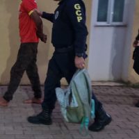 Homem é detido ao furtar fios em pátio de máquinas do município em Cascavel Imagem referente a Homem é detido ao furtar fios em pátio de máquinas do município em Cascavel