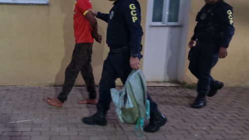 Homem é detido ao furtar fios em pátio de máquinas do município em Cascavel Homem é detido ao furtar fios em pátio de máquinas do município em Cascavel