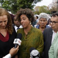 Motta volta atrás e mantém escolta de segurança para deputada do PSOL Imagem referente a Motta volta atrás e mantém escolta de segurança para deputada do PSOL