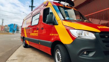 Acidente entre duas motos mobiliza equipes do Siate no Pioneiros Catarinenses Imagem referente a Acidente entre duas motos mobiliza equipes do Siate no Pioneiros Catarinenses