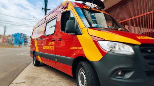 Acidente entre duas motos mobiliza equipes do Siate no Pioneiros Catarinenses Acidente entre duas motos mobiliza equipes do Siate no Pioneiros Catarinenses