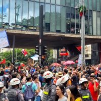 Em várias capitais, manifestantes vão às ruas contra PL da Dosimetria Imagem referente a Em várias capitais, manifestantes vão às ruas contra PL da Dosimetria