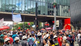 Em várias capitais, manifestantes vão às ruas contra PL da Dosimetria Em várias capitais, manifestantes vão às ruas contra PL da Dosimetria